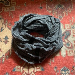 Lululemon Vinyasa Infinity Wrap